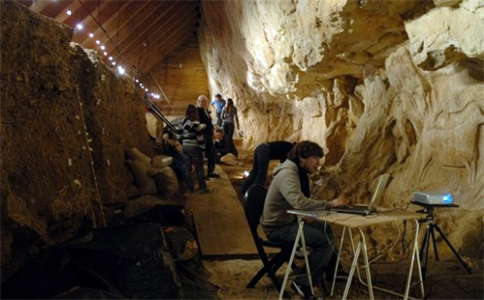 roc aux sorciers frieze