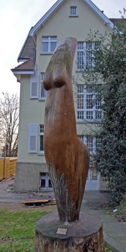  Gonnersdorf statue in wood