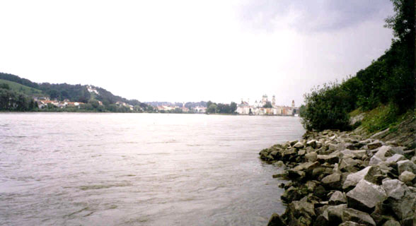 East of Passau, looking West and upstream towards Passau with the Inn River coming in on the left of the photo, the Donau on the right.