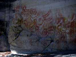 Carnarvon Gorge artwork Art Gallery rock shelter boomerangs returning stone axes vulvas