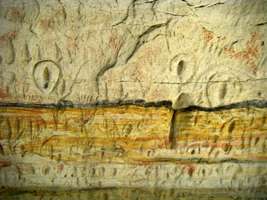 Carnarvon Gorge artwork wall of one thousand vulvas