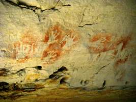 Carnarvon Gorge artwork wall of one thousand vulvas vandals stencilled hands