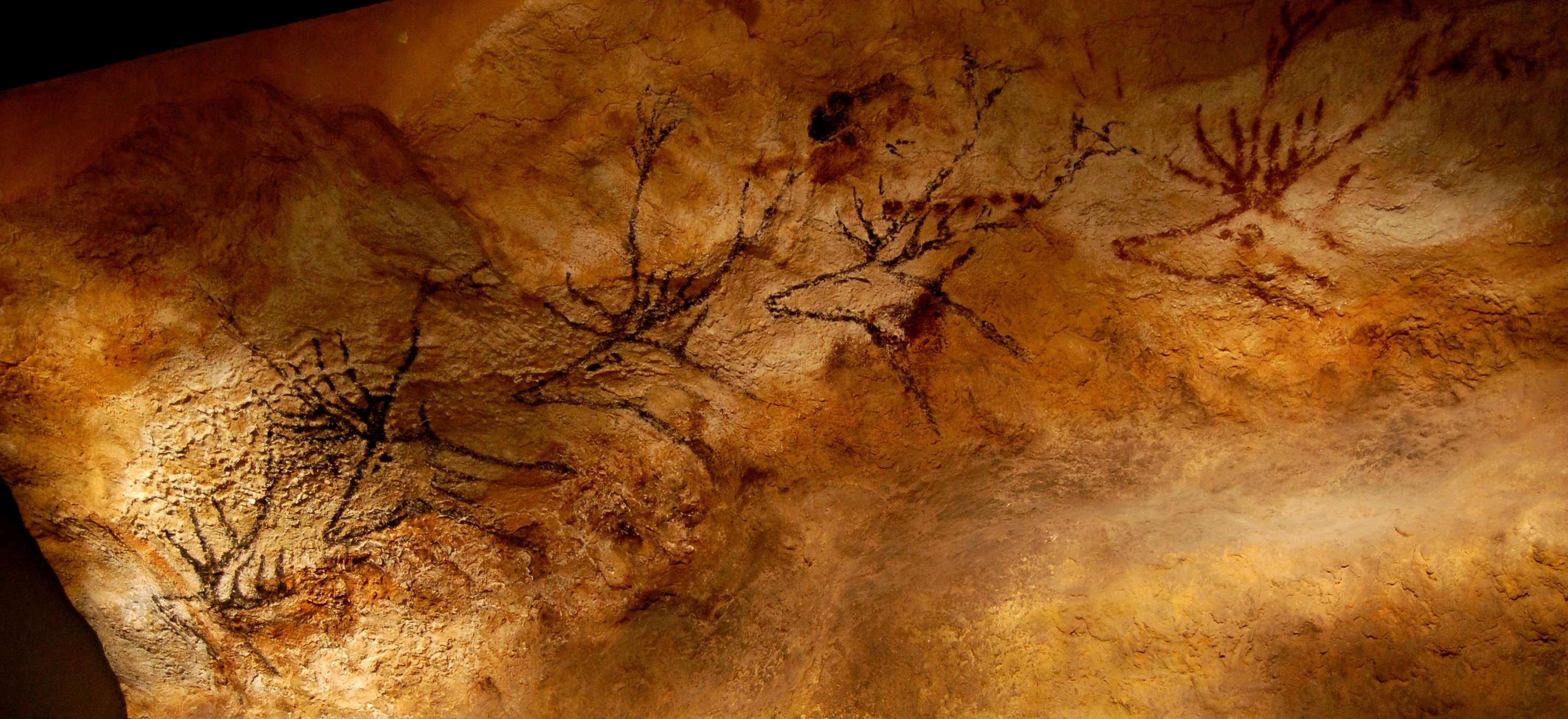 lascaux, an endangered message from ancient people