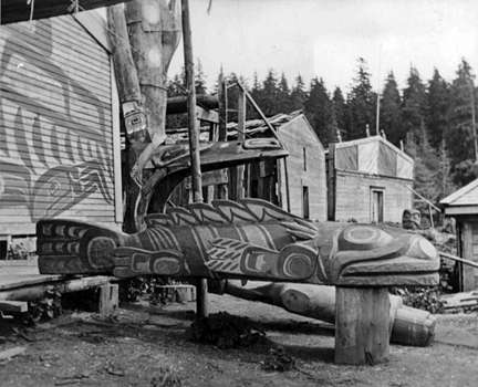 Sculpin in front of the Sea Monster House