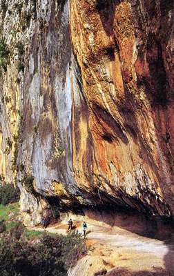 ardeche cliffs