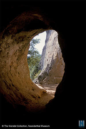 Font de Gaume entrance