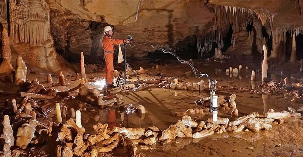 bruniquel interior