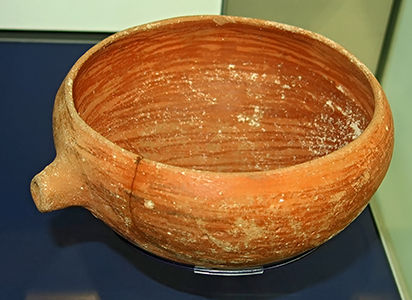 spouted bowl 