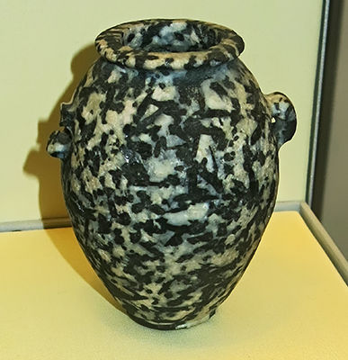  pot with cat mark 