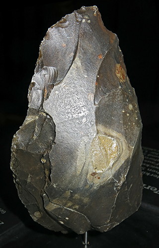 handaxe