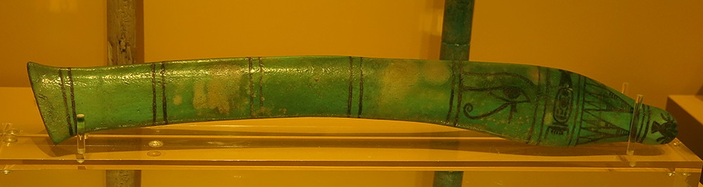 Tutankhamen boomerang