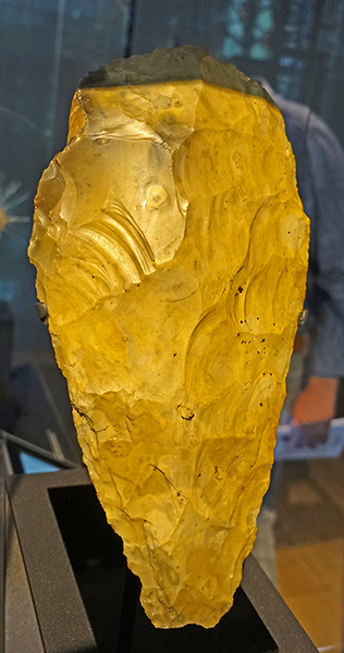 hand axe