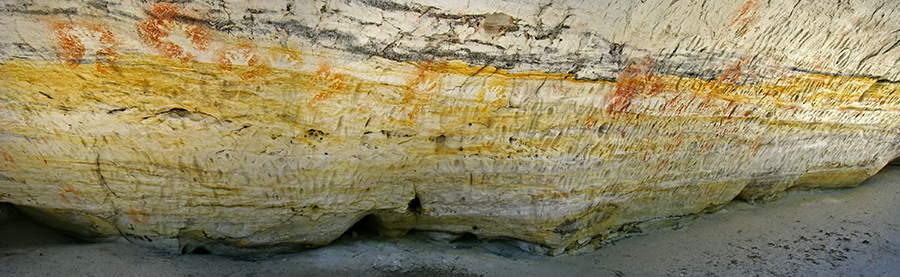 Carnarvon Gorge artwork wall of one thousand vulvas