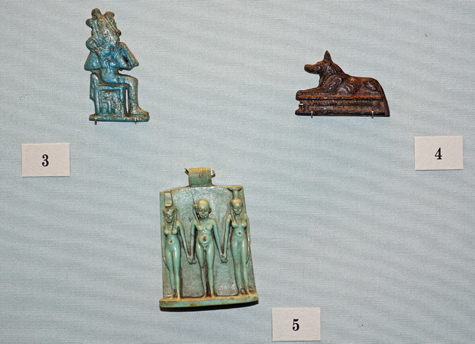 DSC02086amulets_3to5sm