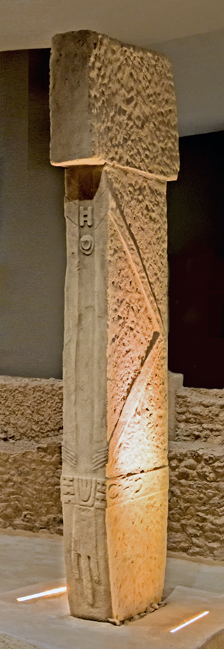 secondcentralpillarenclosureDreproduction