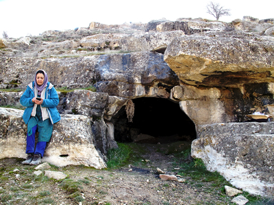 2._entrance_of_the_cave._the_person_in_the_photo_is_dr._marjan_mashkoursm